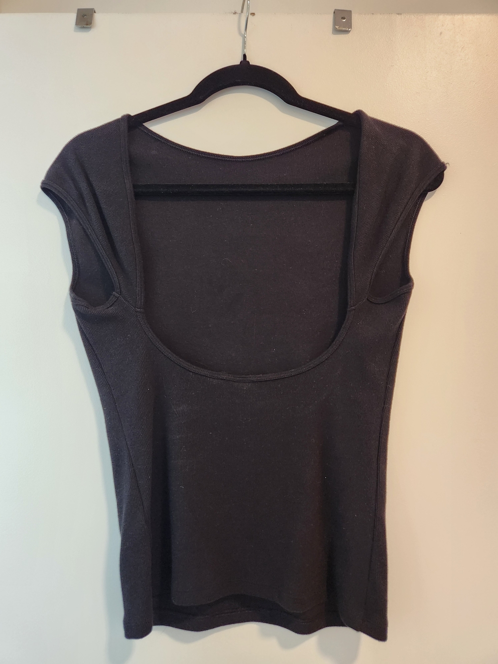 Aritzia Black Scoop-Neck Cap Sleeve Tank
